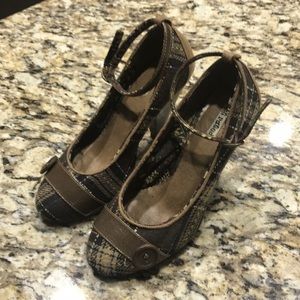 Brown tweed plaid round-toe pumps, size 6.5